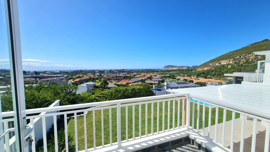 7 Bedroom Property for Sale in Whale Rock Western Cape